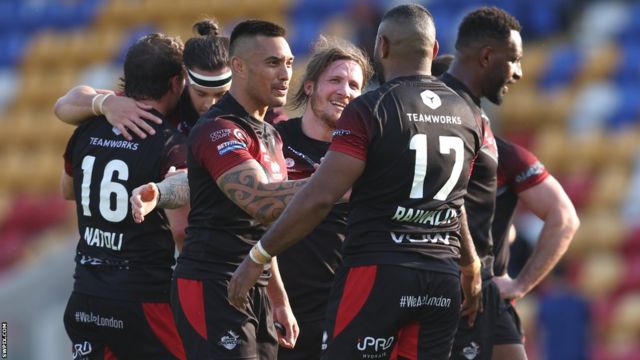 Super League: Wakefield Trinity win 19-10 to relegate London Broncos - BBC  Sport