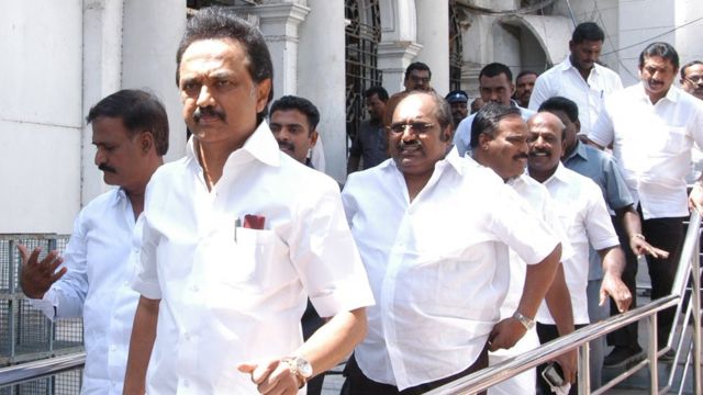 சட்டமன்ற எதிர்க்கட்சி தலைவர் மு.க.ஸ்டாலின் தமிழக தலைமை செயலர் கிரிஜா வைத்தியநாதனை நேரில் சந்தித்து கடிதம் அளித்தார்.