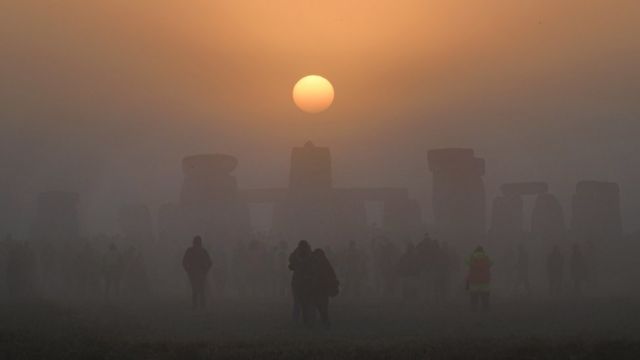 Le lever du soleil sur Stonehenge mardi a commencé le jour le plus long de l'année