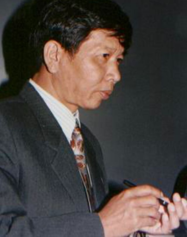Nhà văn Nguyễn Huy Thiệp nói chuyện ở Đại học Berkeley tháng 10/1998