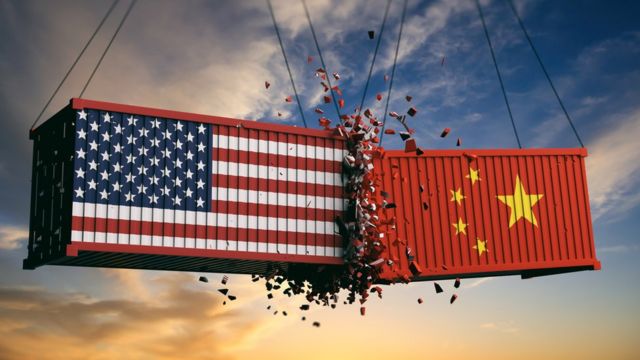 Guerra comercial entre Estados Unidos y China: cómo recrudecieron su conflicto con un aumento recíproco de aranceles (y cómo esto desplomó los mercados) - BBC News Mundo