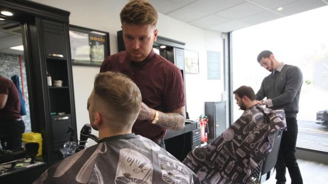 Newcastle-under-Lyme barber has nearly 600 bookings - BBC News