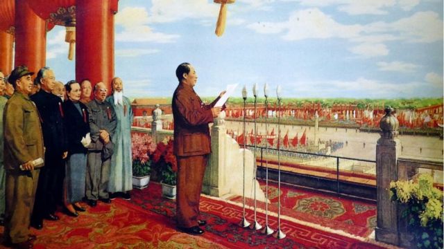 Mao proclamando el establecimiento de la República Popular de China el 1 de octubre de 1949