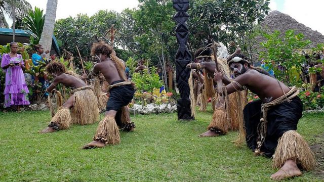 Danza ritual en Nueva Caledonia.