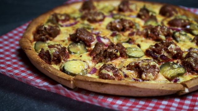 地獄のピザ のトッピング肉 実は フェイク ミート 食物アレルギーの危険も cニュース