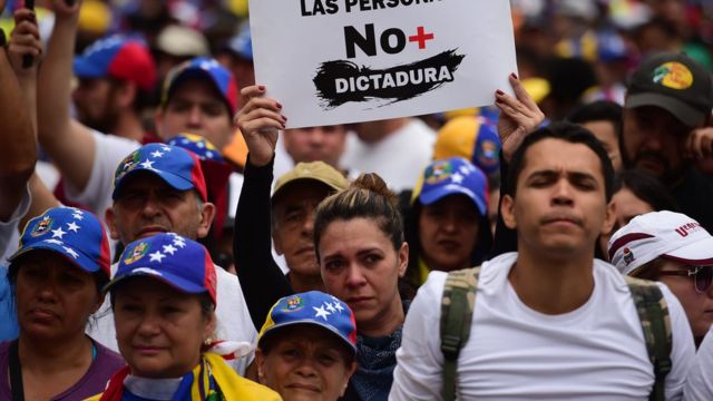 Miles de opositores protestaron contra el gobierno de Maduro este lunes, Día Internacional del Trabajador, en varias ciudades de Venezuela.
