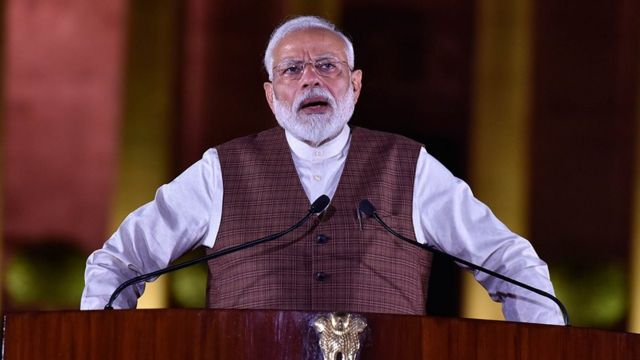 நரேந்திர மோதி: தேநீர் கடை முதல் நாடாளுமன்றம் வரை - வாழ்க்கைப் பயணம் முழு தொகுப்பு