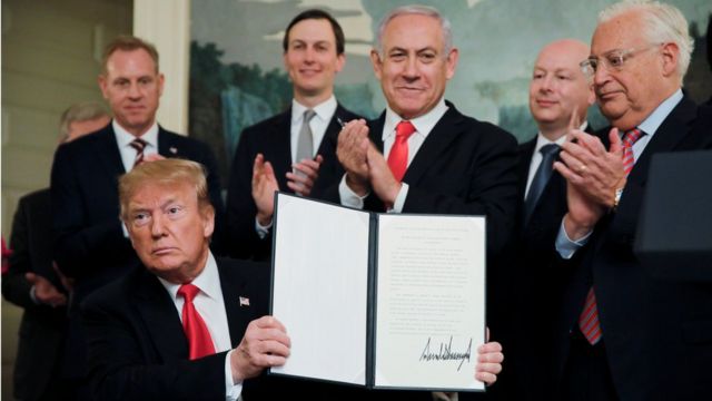 آقای ترامپ اعلامیه شناسایی حاکمیت اسرائیل بر بلندی‌های جولان را در حضور بنیامین نتانیاهو، نخست وزیر اسرائیل امضا کرد