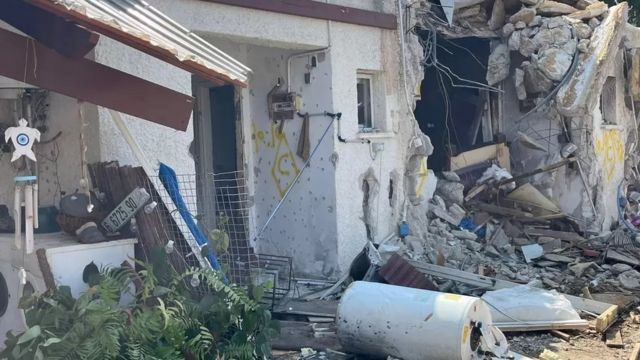 بعضی از خانه‌ها در این کیبوتص کاملاً نابود شده‌اند