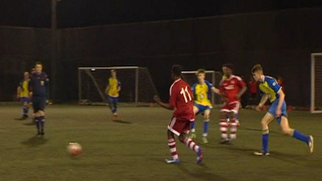 Chaidh tri fichead 's a deich bliadhna de chomann ball-coise oigridh Leòdhais agus na Hearadh a' chomharrachadh