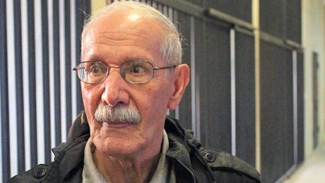 محمدعلی عمویی نزدیک ۳۷ سال را در زندانهای شاه و بعد جمهوری اسلامی گذراند؛ او در زندان جمهوری اسلامی زیر شکنجه سکته کرد و مجبور به اعتراف اجباری علیه خود شد