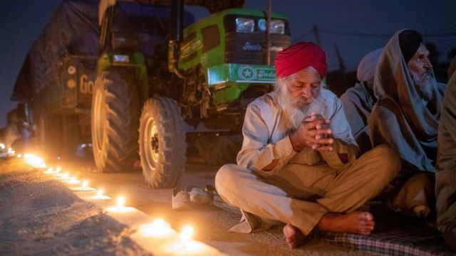 किसान आंदोलन: समय से पहले बातचीत के लिए क्यों तैयार हुई मोदी सरकार - BBC News हिंदी