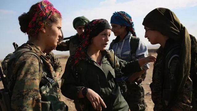 نیروهای دموکراتیک سوریه ائتلافی از نیروهای کرد، ترکمن، آشوری و عرب هستند که اکثریت آنها با کردها و ی‌پ‌گ جزئی از این گروه است