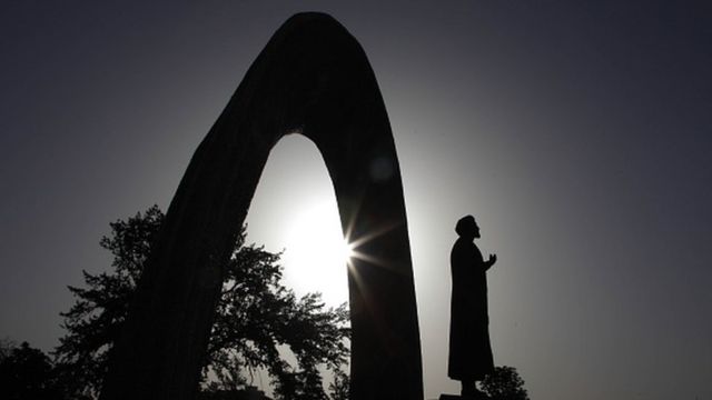 مجسمه رودکی در دوشنبه
