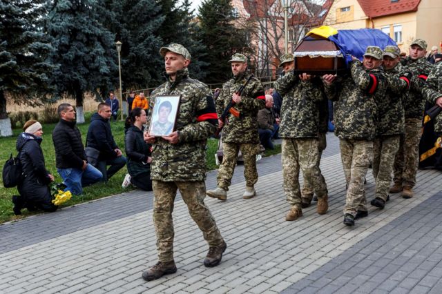 Sniper ucraniano quebra recorde e atinge russo com tiro de quase