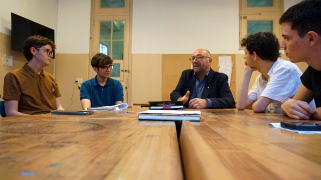 Federico Lorenz y sus estudiantes