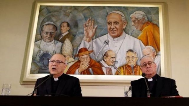 Rueda de prensa de la dimisión de los obispos chilenos