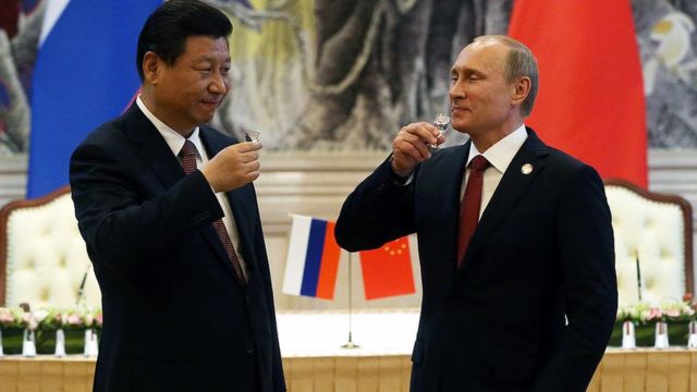 بوتين (يمين) ورئيس الصين