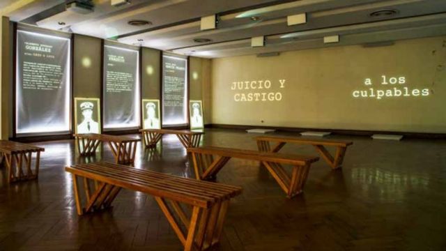 Sala da sede da Escola de Mecânica da Armada em Buenos Aires, centro de tortura e repressão durante a ditadura, que foi convertida em museu