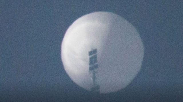 Фотография белого воздушного шара