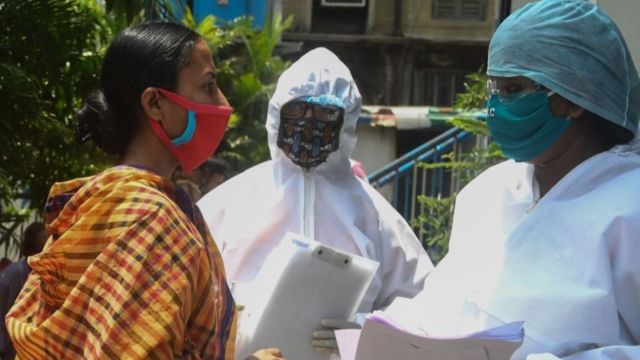 ကူးစက်မှု အများအပြားတွေ့ရှိတာနဲ့ ပိတ်ထားတာတွေ ပြန်ဖြေလျှော့ဖို့ လုပ်ချိန်က တိုက်ဆိုင်နေပါတယ်။