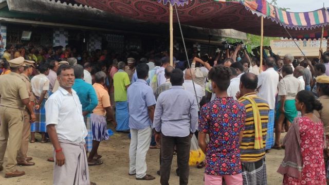 கள்ளக்குறிச்சி மாணவியின் உடலைப் பெற்றுக்கொண்ட பெற்றோர்