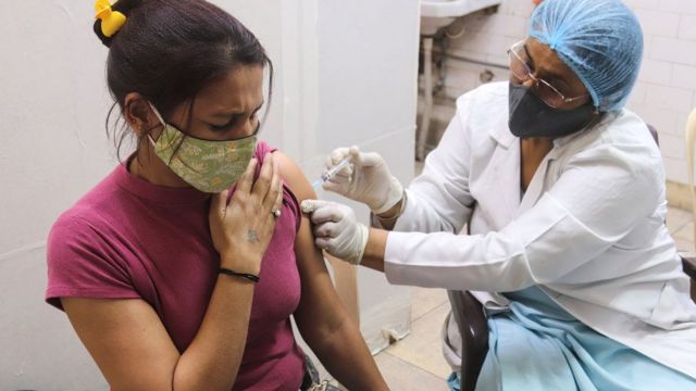 कोरोना: क्या भारत में वैक्सीन की कमी है? दूसरी वैक्सीन को क्यों नहीं मिल  रही मंज़ूरी? - BBC News हिंदी