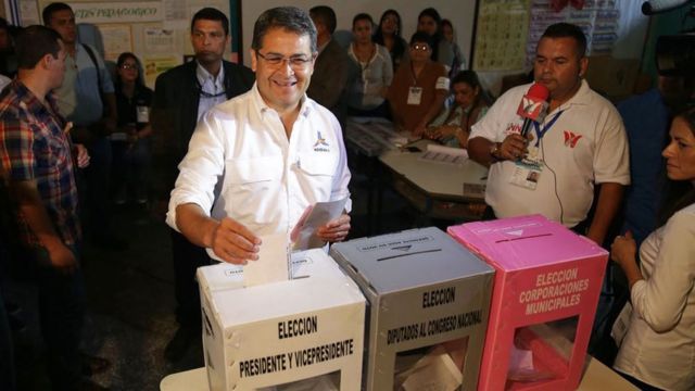 JOH llegó a la casa presidencial por primera vez en 2014 luego de derrotar por 250.000 votos a Xiomara Castro.