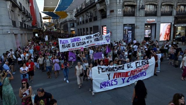 Protestors applaud during a demonstration called by feminist associations in support of Spain's midfielder Jenni Hermoso