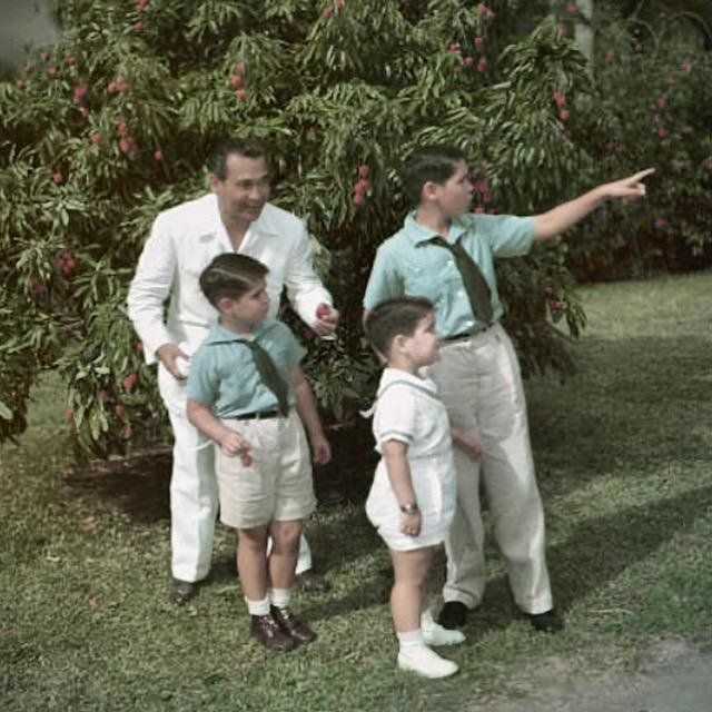 Fulgencio Batista junto a algunos de sus hijos.