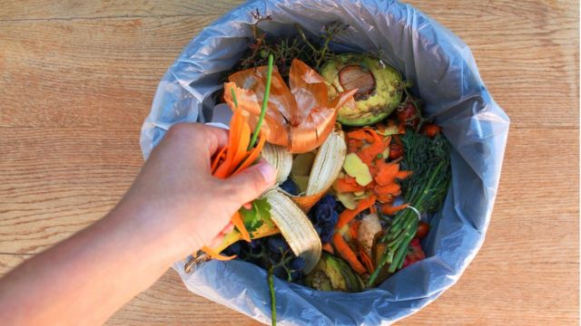 Sept façons de réduire le gaspillage de nourriture - BBC News Afrique