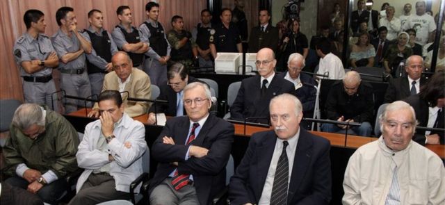 Аргентинські колишні військові під час судового засідання, грудень 2010 року