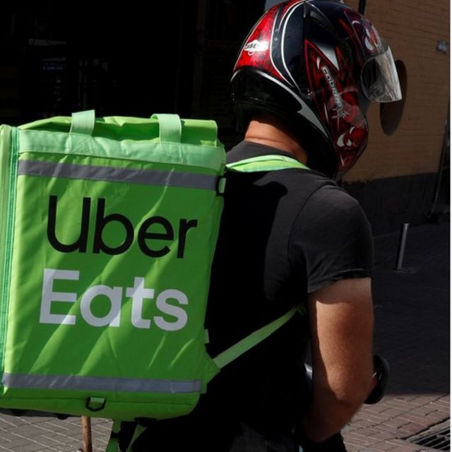 Entregador de Uber Eats em Kiev