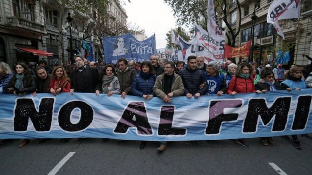 Marcha contra el FMI en Buenos Aires, Argentina.
