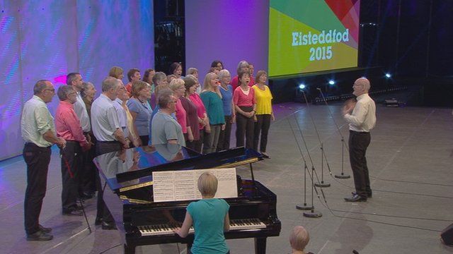 Grŵp Canu (115) / Singing Group (115)
