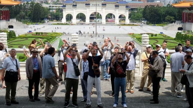 Khách du lịch đến Đài Loan, hình minh họa