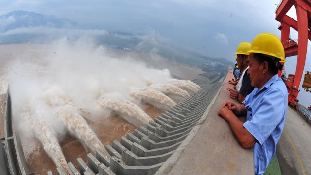 Trabalhadores na Barragem das Três Gargantas, na China