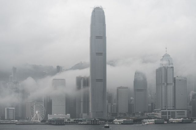 霧に包まれた3月9日の国際金融センター。