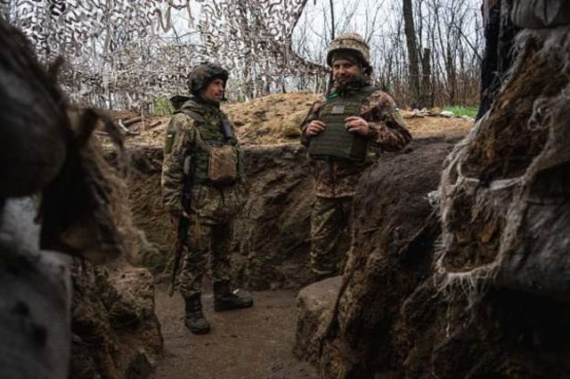 Ukrainian soldiers in Donbas