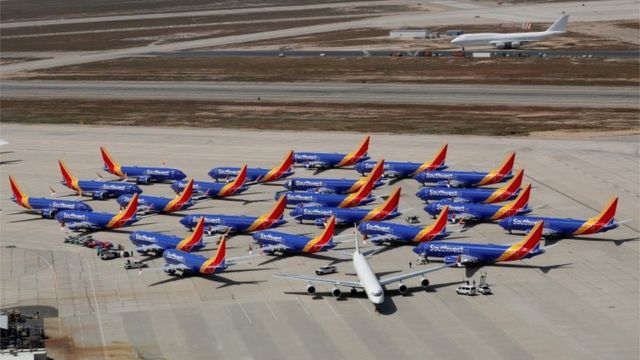 Aviones Boeing 737 Max de Southwest estacionados en un aeropuerto