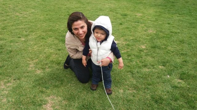 Nadia Ortiz y su hijo Alek