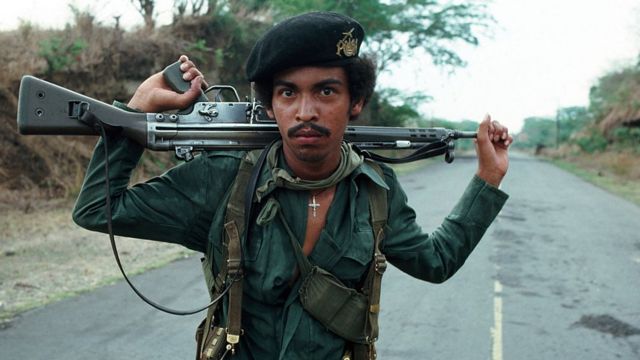 Retrato de un guerrillero salvadoreño no identificado.