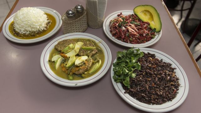 Chicatanas, el inusual ingrediente de la comida mexicana que cae del cielo  - BBC News Mundo