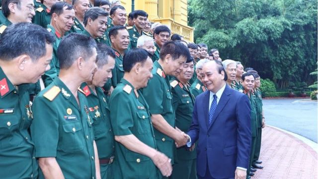 Chủ tịch nước Nguyễn Xuân Phúc gặp gỡ các đại biểu Ban liên lạc Hội Cựu chiến binh Mặt trận Vị Xuyên-Hà Tuyên