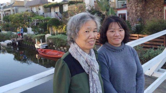 Nhà hoạt động Phạm Đoan Trang và mẹ