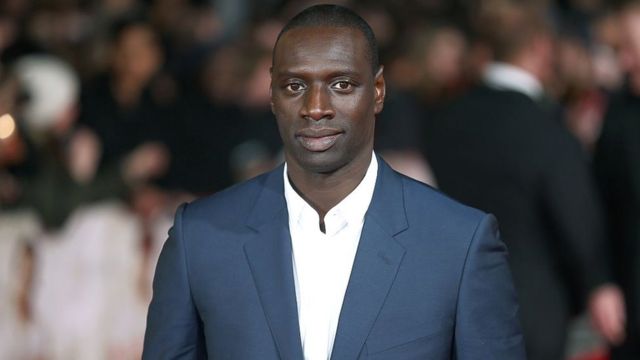 Omar Sy interrogeait des réfugiés sur leur vie dans le cadre d'une levée de fonds pour les Rohingyas.