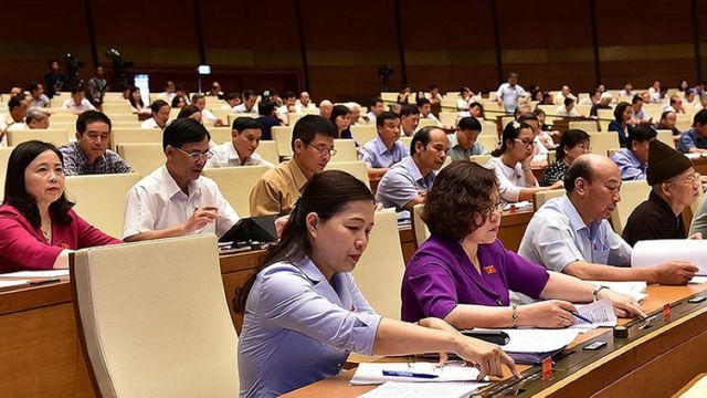 Quốc hội Việt Nam biểu quyết thông qua Luật An ninh mạng.