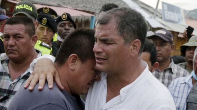 Perezida Rafael Correa ahumuriza abahekuwe n'umutingito muri iki cyumweru