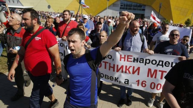 Protesters outside the tractor factory in Minsk, 17 August