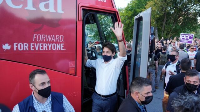 Justin Trudeau: Protesters throw Canada Prime Minister stones during im campaign  trail - BBC News Pidgin